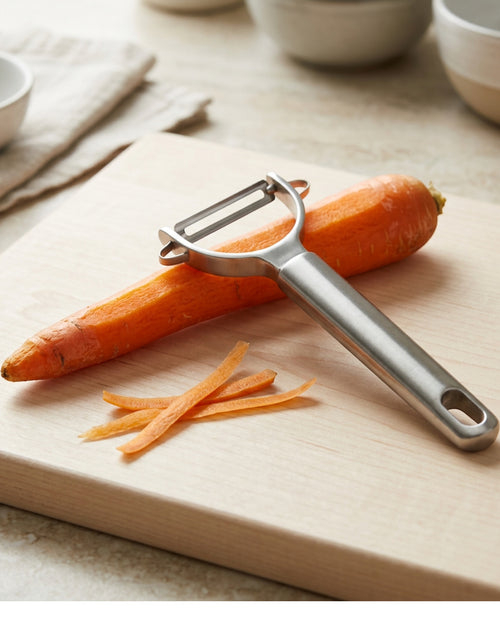 Bouo Stainless Steel Serrated Soft-Skin Peeler 18 cm Charcoal Grip - Lifestyle view